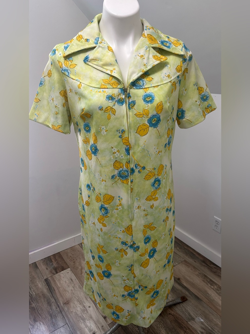 Vintage homemade polyester Floral Zip-Front Dress housecoat, yellow blue orange